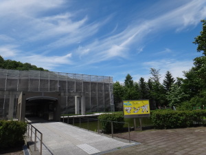 外壁修繕工事中の札幌芸術の森美術館